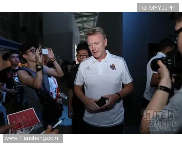 2018年足球明星盛装出席活动展现风采与魅力的精彩瞬间