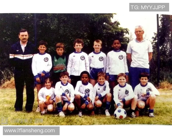 足球员朗的成长之路与职业生涯的辉煌瞬间回顾 足球员朗的成长之路与职业生涯的辉煌瞬间回顾